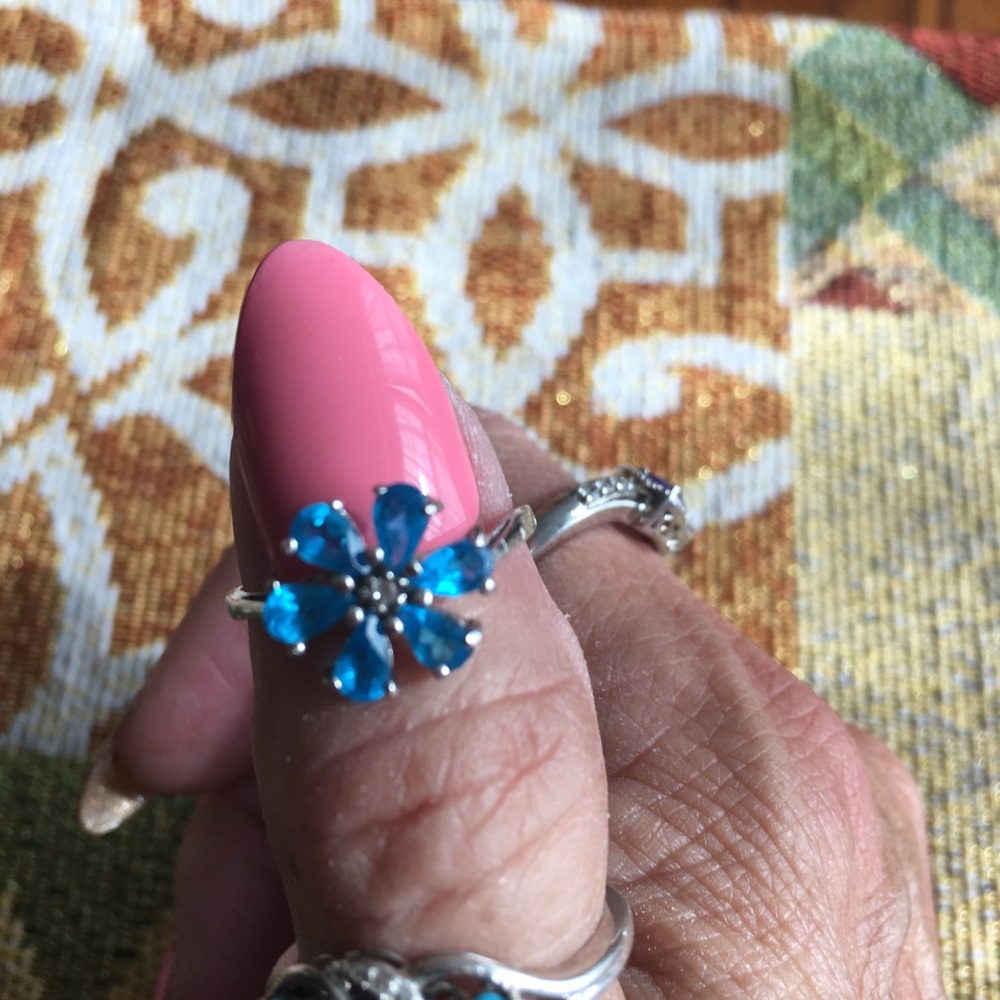 Neon apatite size 7 platinum /o silver rare